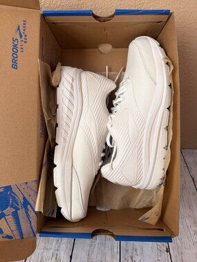 Brooks Addiction Walker 2 Women's White Leather Walking Shoes Sz 10.5 USED w/Box
